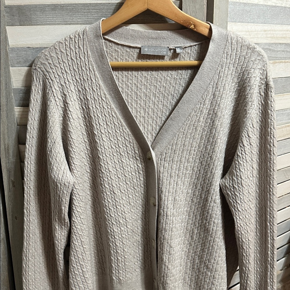 Elegant Knit Button-Up Cardigan - Picture 2 of 4